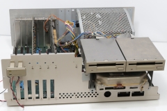 Amiga 2000 levett fedlappal