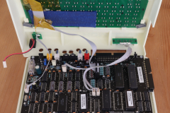 RM-32 belülről, billentyűzet PCB-vel