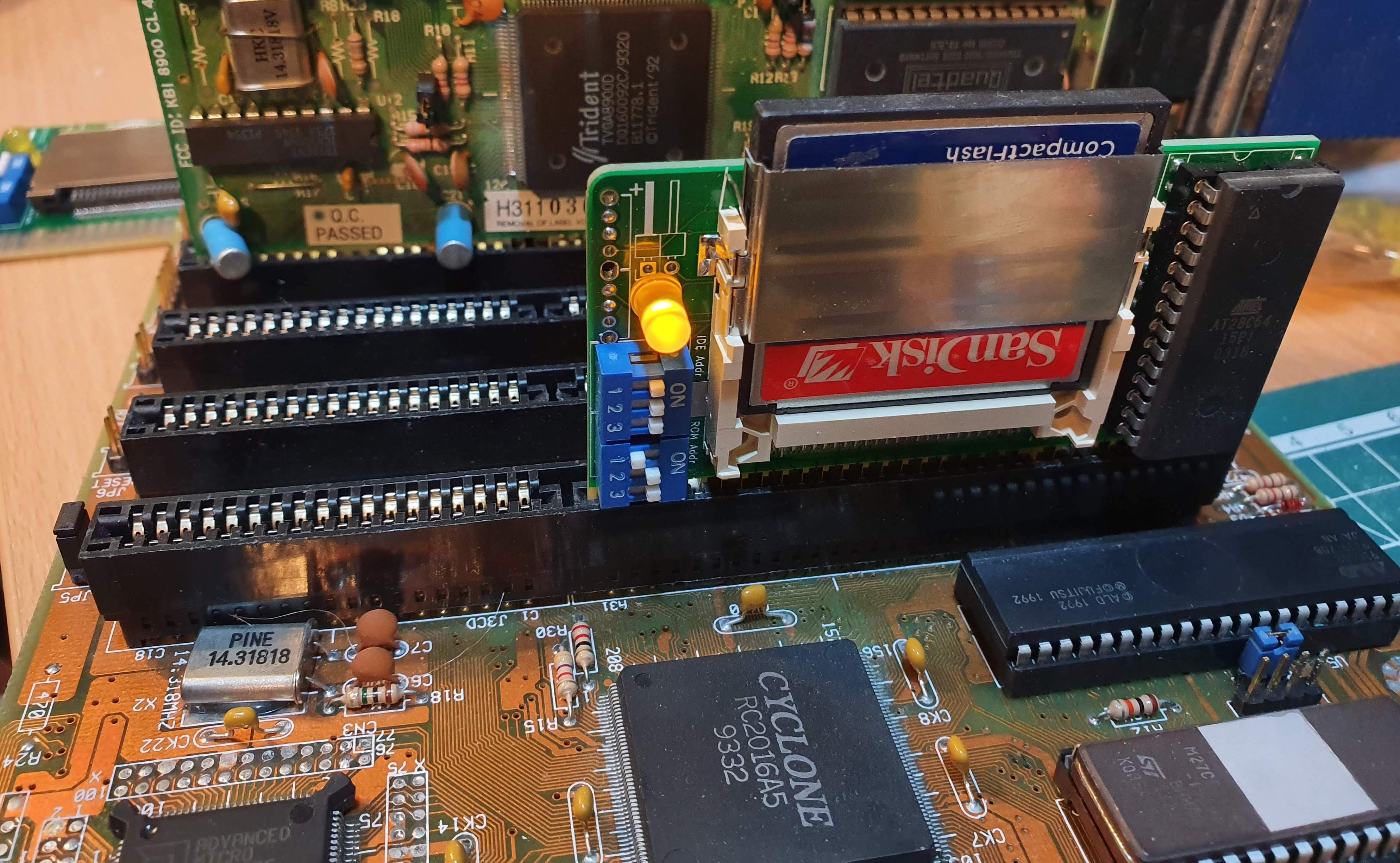 XT-CF mini rossz CF foglalattal