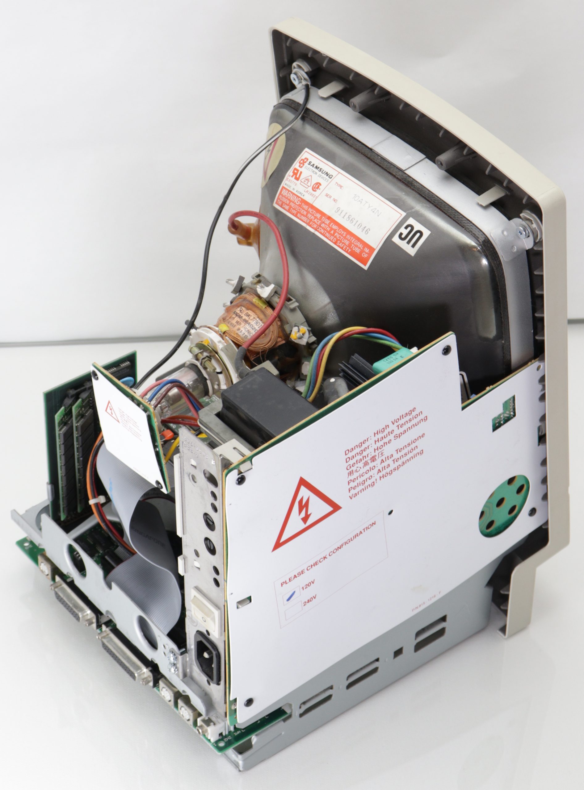 Macintosh Classic 120V/240V átalakítás